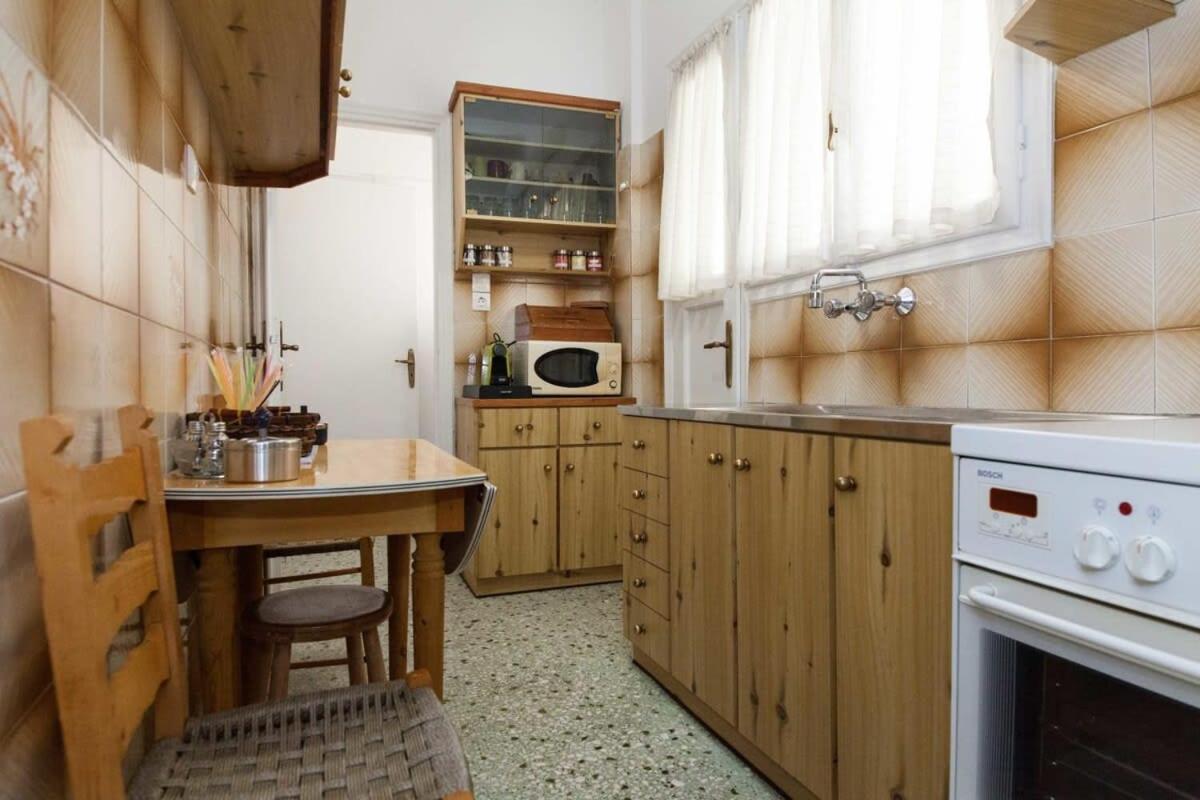 Charming Vintage 2Br Apartment With Balcony In Koukaki Athen Eksteriør bilde