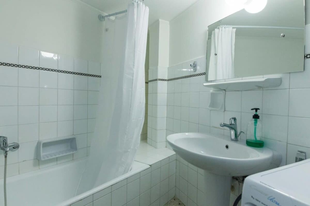 Charming Vintage 2Br Apartment With Balcony In Koukaki Athen Eksteriør bilde