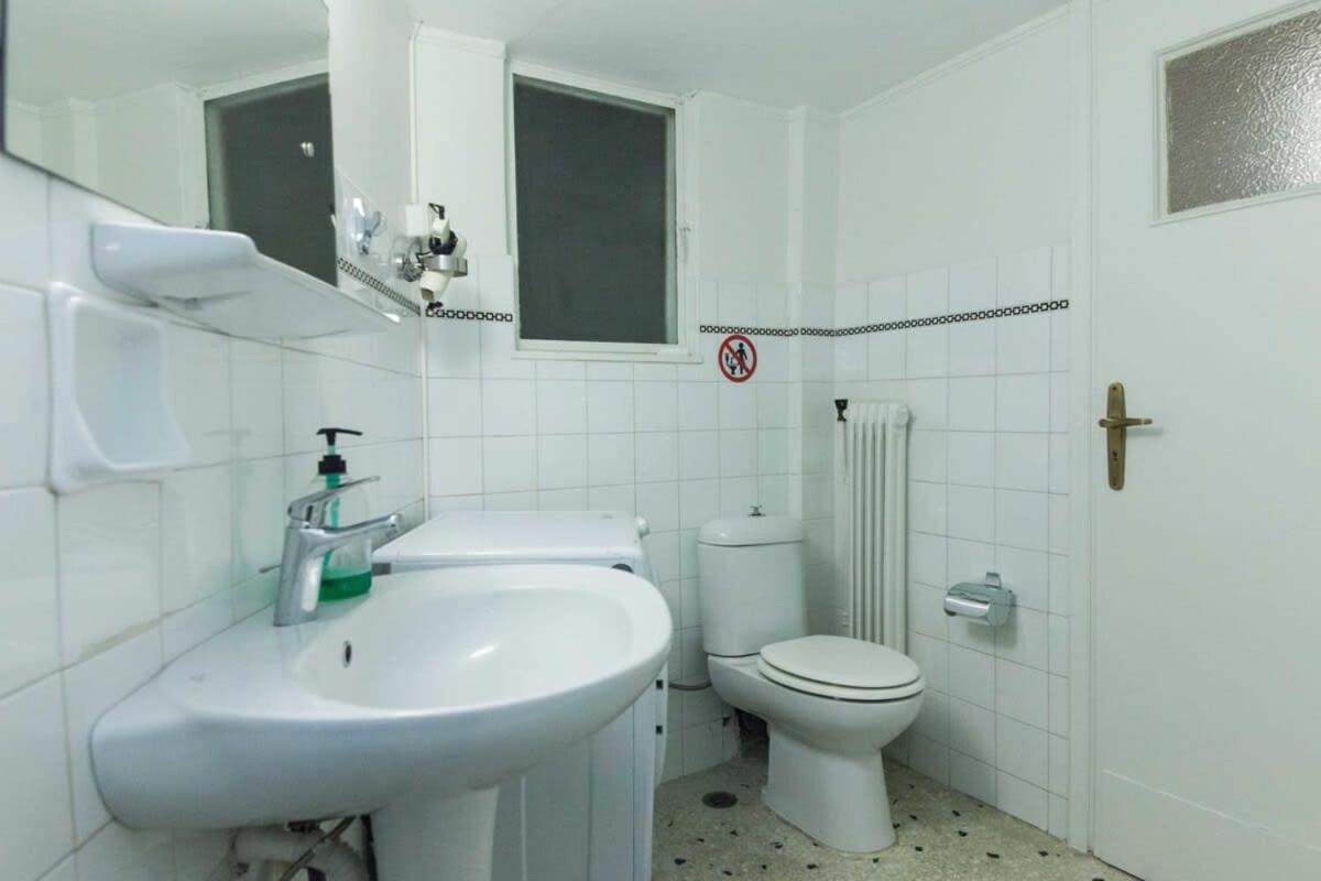 Charming Vintage 2Br Apartment With Balcony In Koukaki Athen Eksteriør bilde